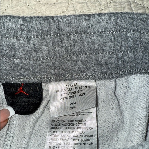 Jordan Kids‎ Gray Joggers - Picture 3 of 3
